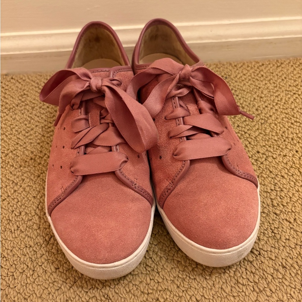 Vionic Women's Pink Sneaker